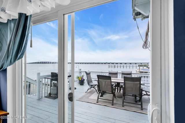 3467 E Lisbon Avenue, Toms River, NJ 08753