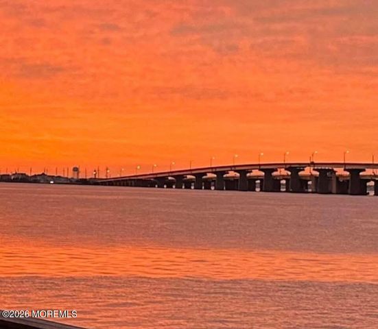 3467 E Lisbon Avenue, Toms River, NJ 08753