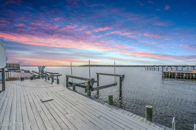 3467 E Lisbon Avenue, Toms River, NJ 08753