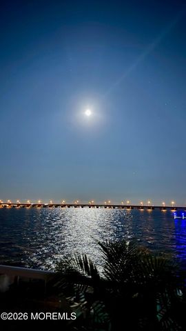 3467 E Lisbon Avenue, Toms River, NJ 08753