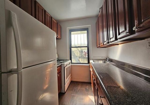 2158 35th St Apt 3A, New York City, NY 11105