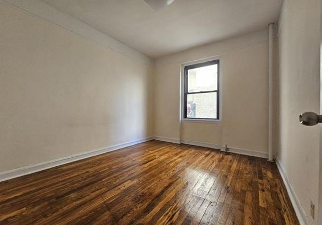 2158 35th St Apt 3A, New York City, NY 11105
