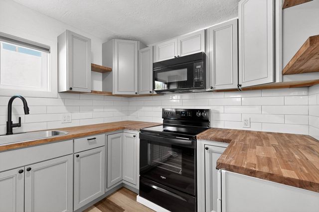 116 Stanford Drive SE, Albuquerque, NM 87106