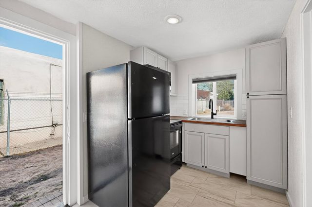 116 Stanford Drive SE, Albuquerque, NM 87106