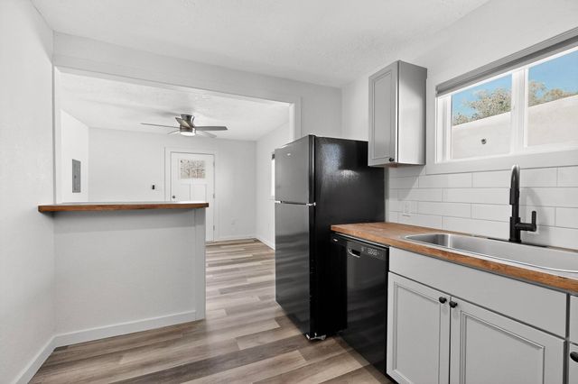 116 Stanford Drive SE, Albuquerque, NM 87106