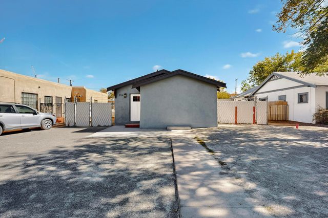 116 Stanford Drive SE, Albuquerque, NM 87106