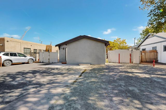 116 Stanford Drive SE, Albuquerque, NM 87106