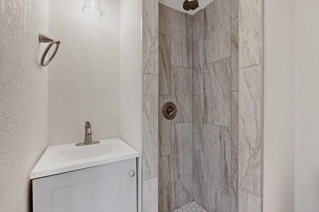 116 Stanford Drive SE, Albuquerque, NM 87106