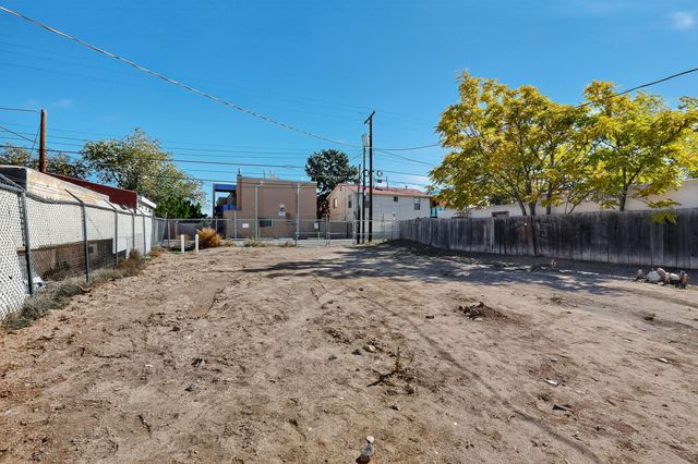 116 Stanford Drive SE, Albuquerque, NM 87106