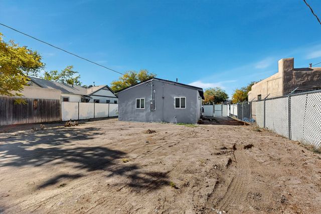 116 Stanford Drive SE, Albuquerque, NM 87106