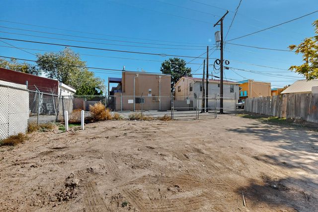 116 Stanford Drive SE, Albuquerque, NM 87106