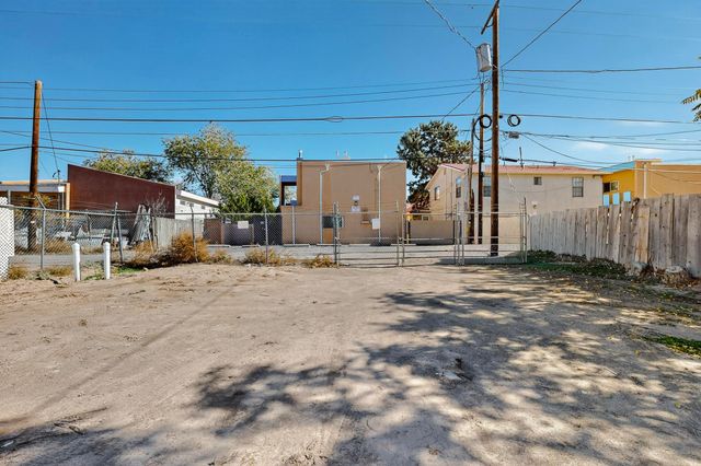 116 Stanford Drive SE, Albuquerque, NM 87106
