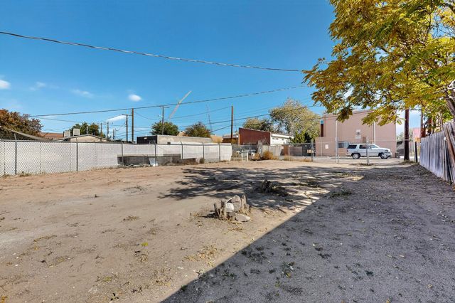 116 Stanford Drive SE, Albuquerque, NM 87106