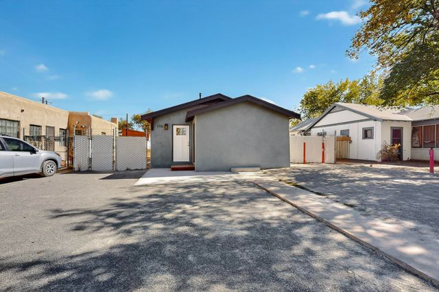 116 Stanford Drive SE, Albuquerque, NM 87106