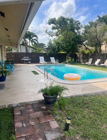 9321 NW 14th St, Pembroke Pines, FL 33024