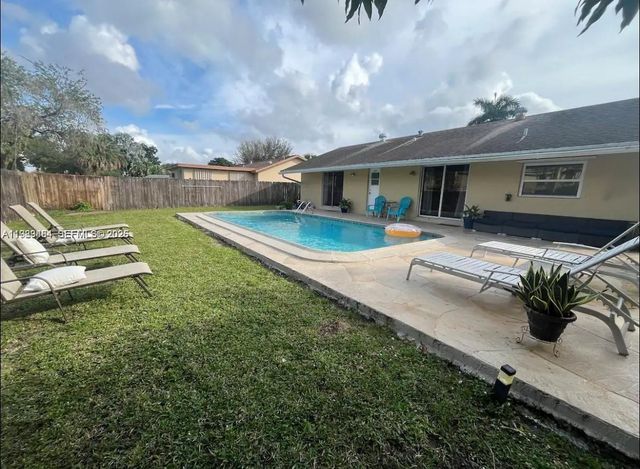 9321 NW 14th St, Pembroke Pines, FL 33024