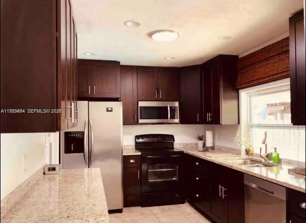 9321 NW 14th St, Pembroke Pines, FL 33024