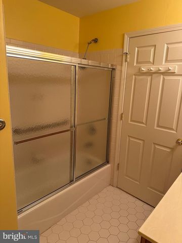 193 FOUNTAYNE LN, Lawrenceville, NJ 08648