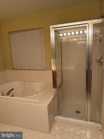 193 FOUNTAYNE LN, Lawrenceville, NJ 08648