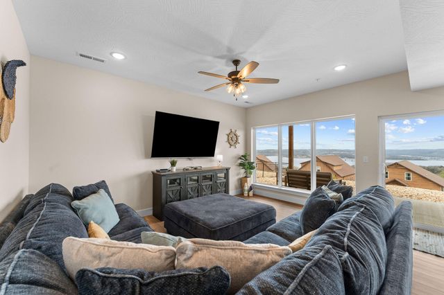 294 Settlers Cove, Kimberling City, MO 65686