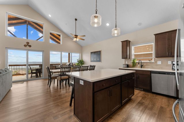 294 Settlers Cove, Kimberling City, MO 65686