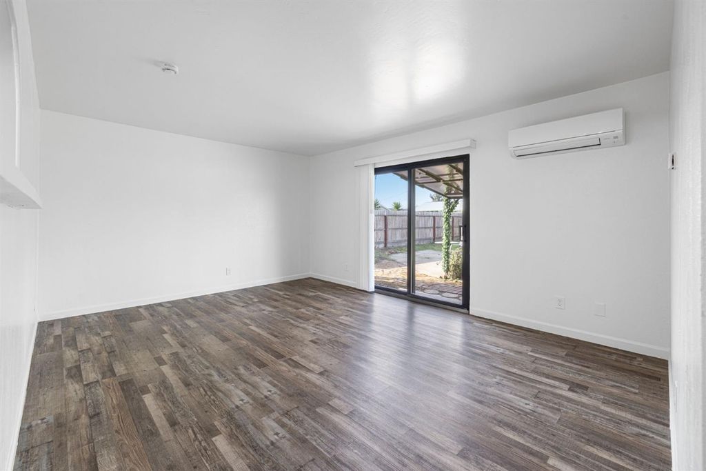 Image 11 of property listing at 4312 W Dorothea Avenue, Visalia, CA 93277