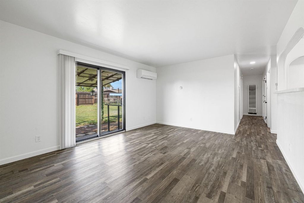 Image 13 of property listing at 4312 W Dorothea Avenue, Visalia, CA 93277