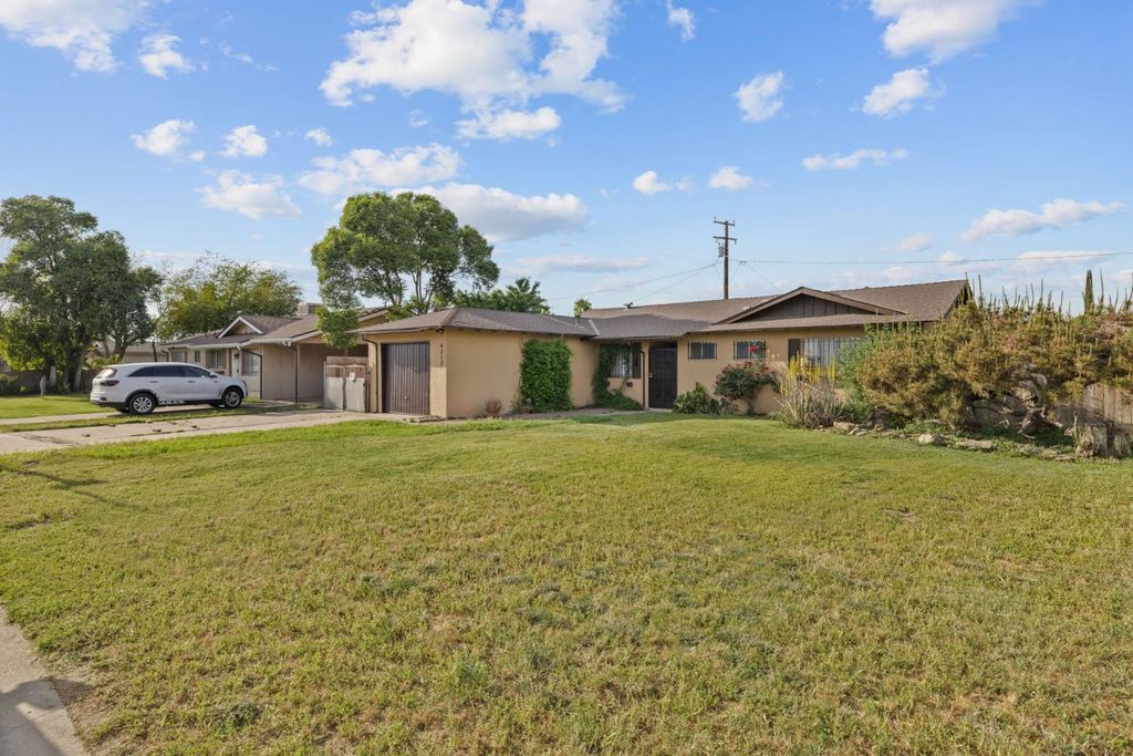 Image 2 of property listing at 4312 W Dorothea Avenue, Visalia, CA 93277