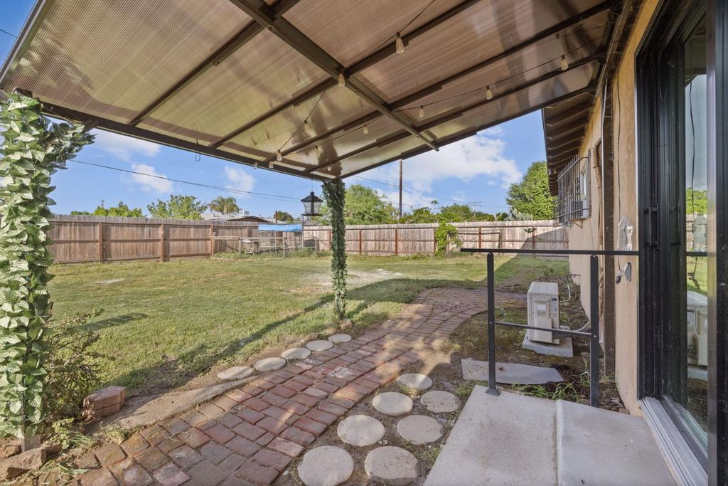 Image 26 of property listing at 4312 W Dorothea Avenue, Visalia, CA 93277