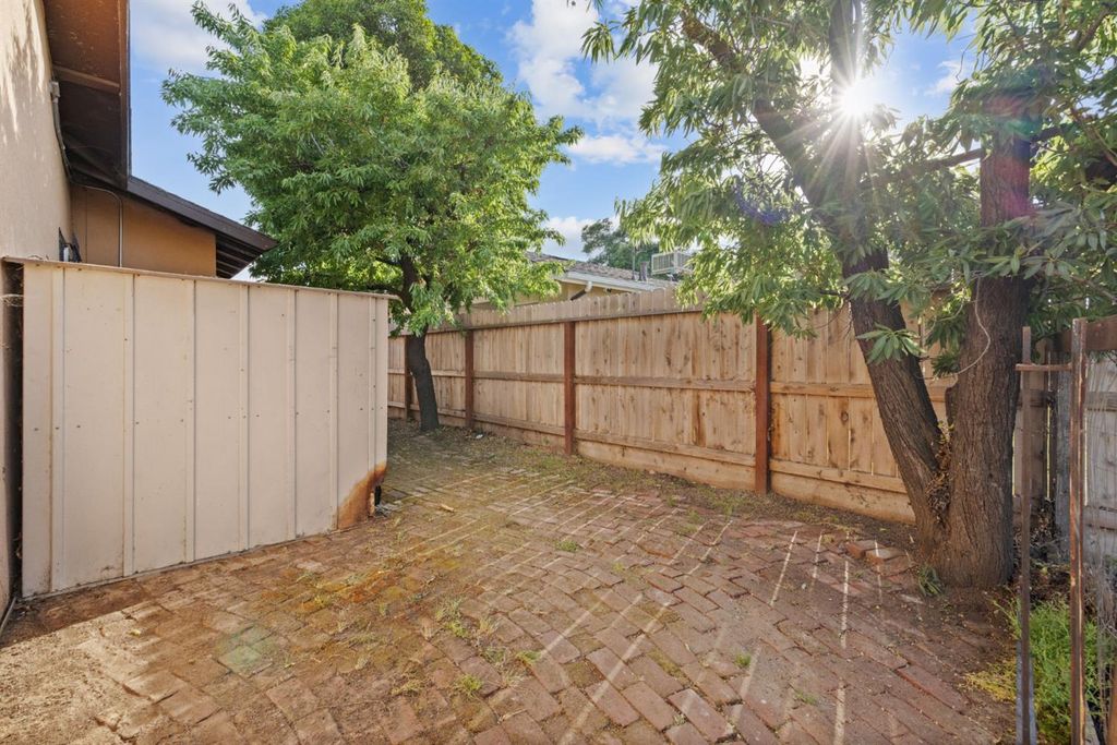 Image 27 of property listing at 4312 W Dorothea Avenue, Visalia, CA 93277
