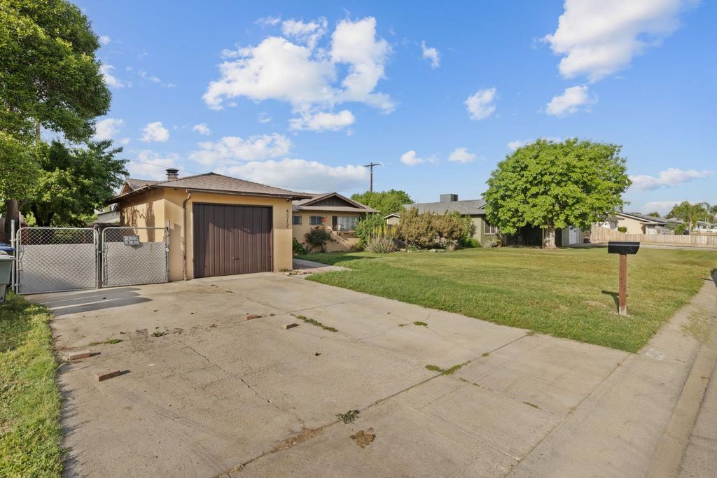 Image 3 of property listing at 4312 W Dorothea Avenue, Visalia, CA 93277