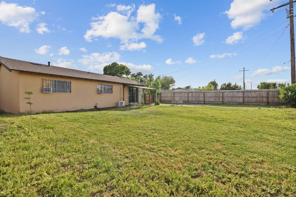 Image 31 of property listing at 4312 W Dorothea Avenue, Visalia, CA 93277