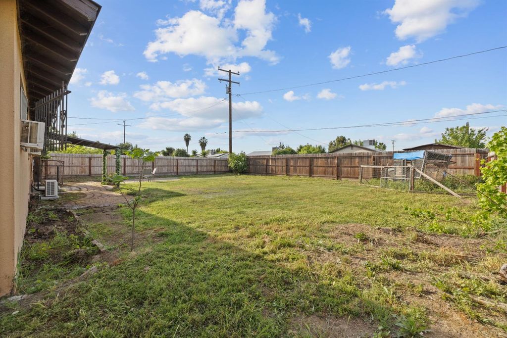 Image 33 of property listing at 4312 W Dorothea Avenue, Visalia, CA 93277