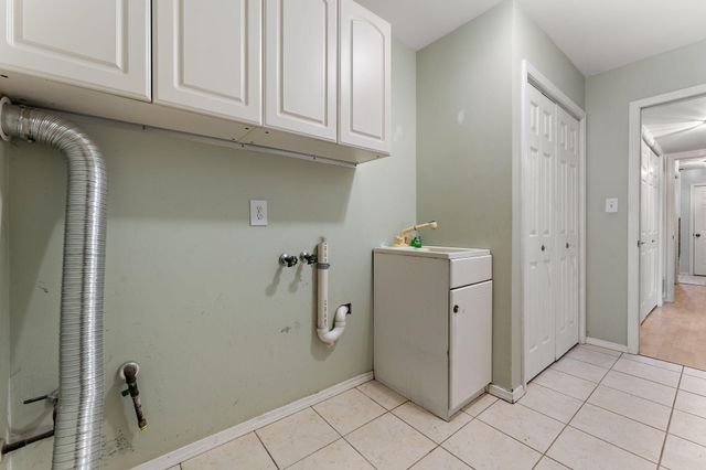 204 Barbara Jean Drive, Schererville, IN 46375