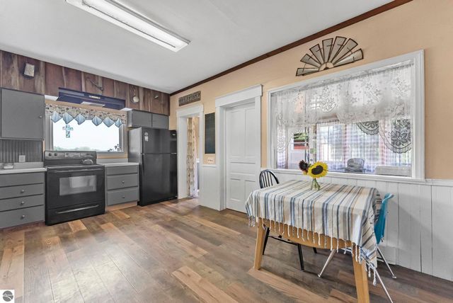 11470 S 39 Road, Cadillac, MI 49601