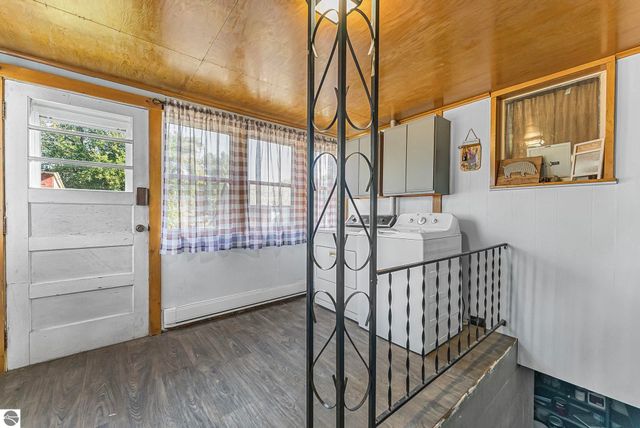 11470 S 39 Road, Cadillac, MI 49601