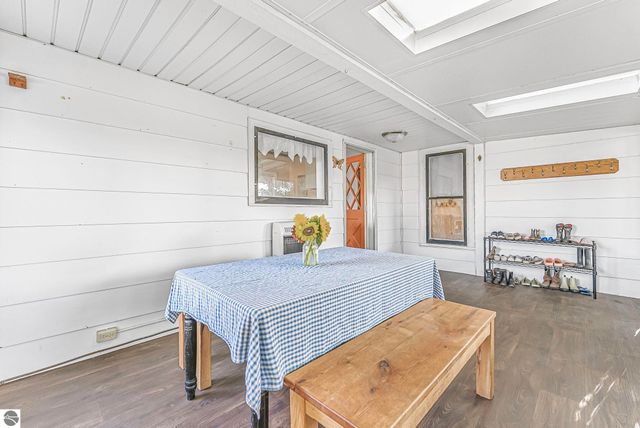 11470 S 39 Road, Cadillac, MI 49601