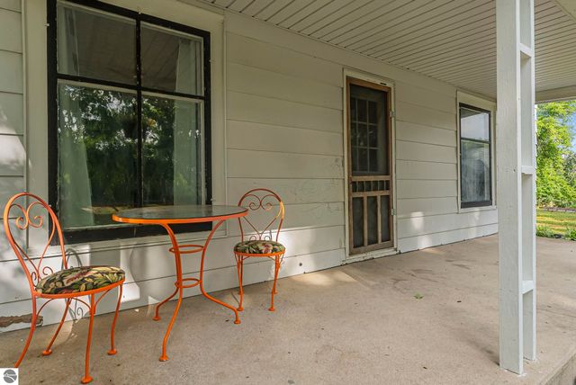 11470 S 39 Road, Cadillac, MI 49601