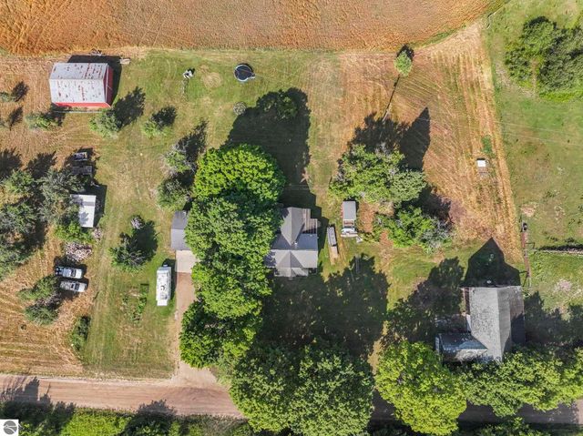 11470 S 39 Road, Cadillac, MI 49601