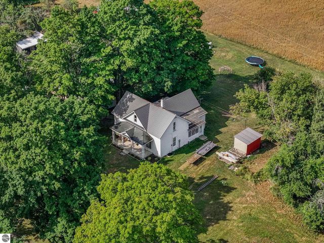 11470 S 39 Road, Cadillac, MI 49601