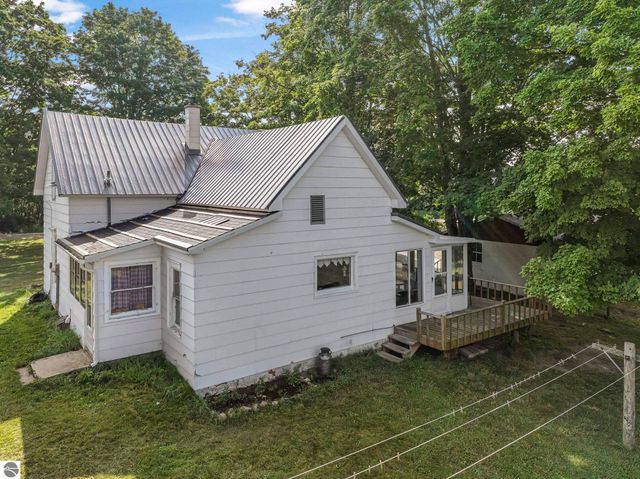 11470 S 39 Road, Cadillac, MI 49601