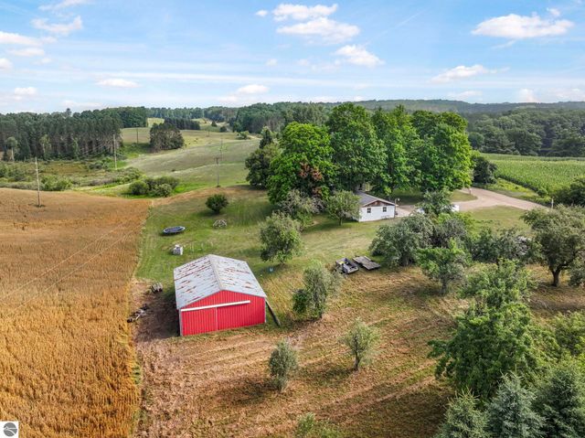 11470 S 39 Road, Cadillac, MI 49601