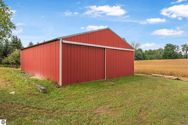 11470 S 39 Road, Cadillac, MI 49601