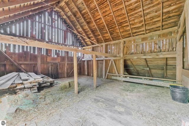 11470 S 39 Road, Cadillac, MI 49601