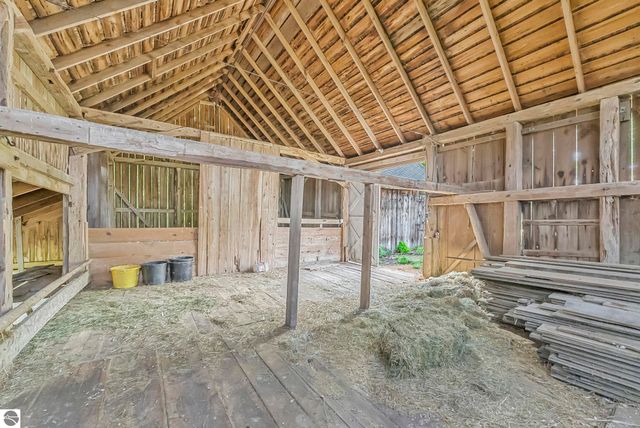 11470 S 39 Road, Cadillac, MI 49601