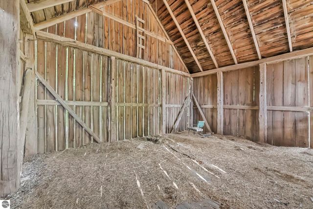 11470 S 39 Road, Cadillac, MI 49601