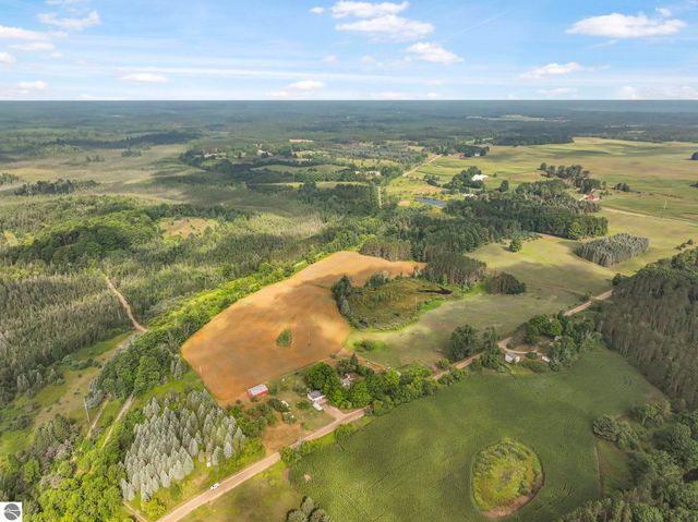 11470 S 39 Road, Cadillac, MI 49601