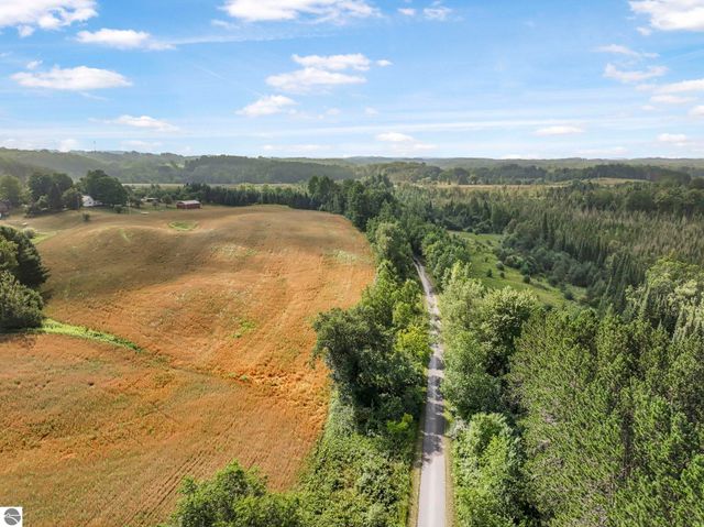 11470 S 39 Road, Cadillac, MI 49601