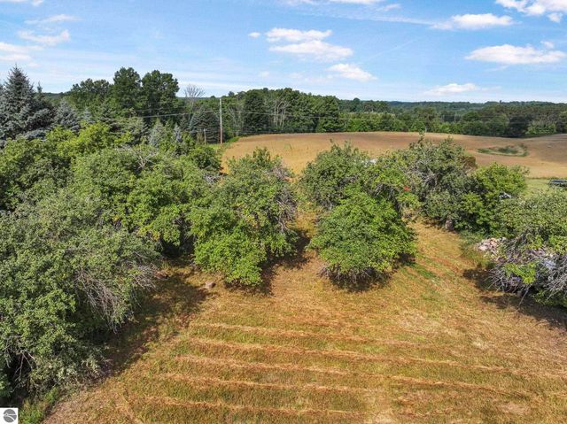 11470 S 39 Road, Cadillac, MI 49601