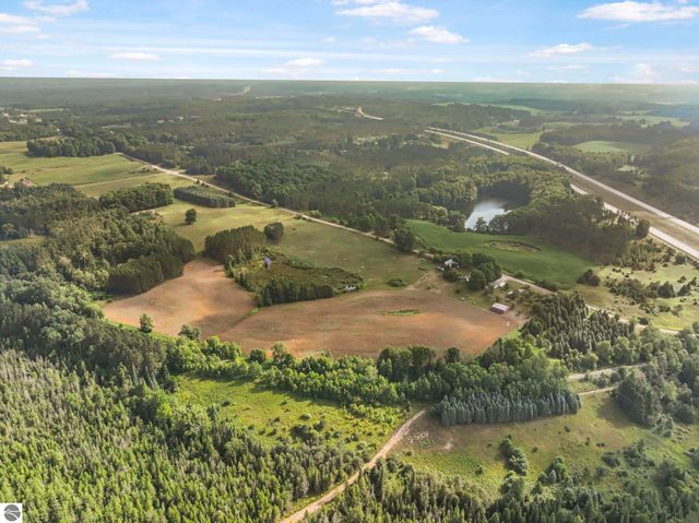 11470 S 39 Road, Cadillac, MI 49601